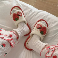 Chaussons Chinois Peluche Fraise